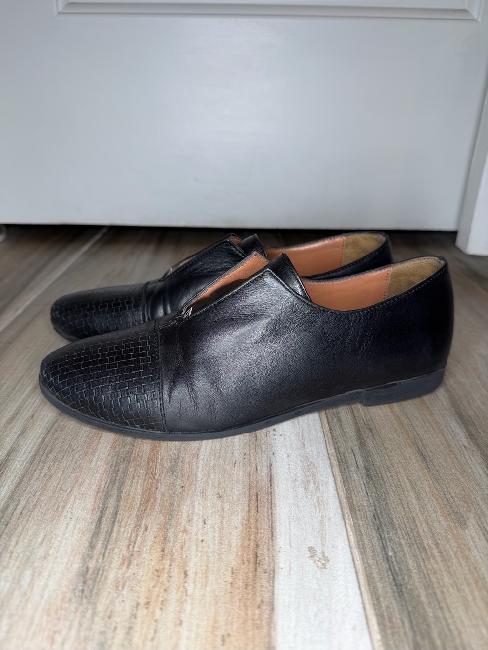 Spring Step Black Leather Slip On Flat Shoes Black Women Sz 6.5 / 37.